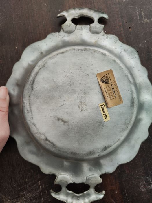 Conjunto de pratos em estanho