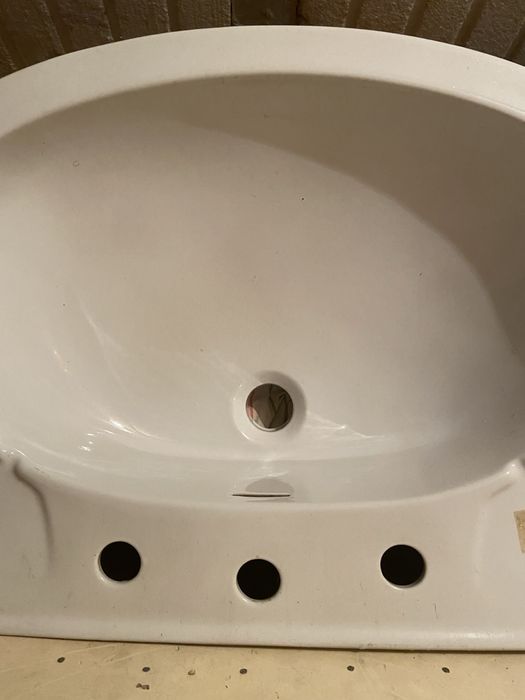 lavatório  grande de casa banho cor branco