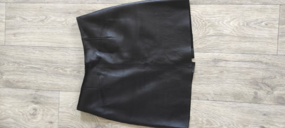 Чорна юбка натуральна шкіра