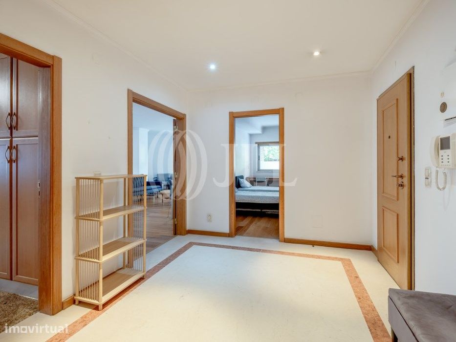 Apartamento T4, com terraço e estacionamento, em Lisboa