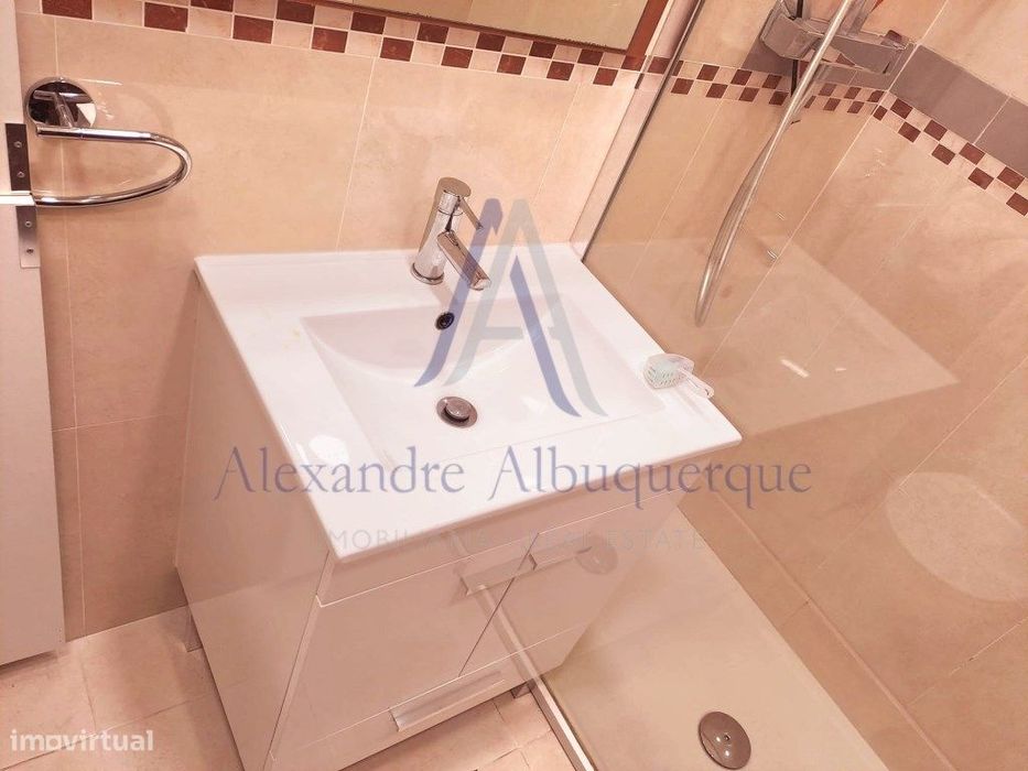 Apartamento T2 com Terraço, Arrecadação e Parqueamento | Sesimbra