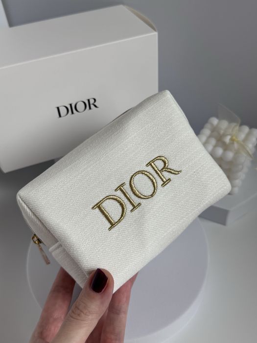 Біла косметичка Dior