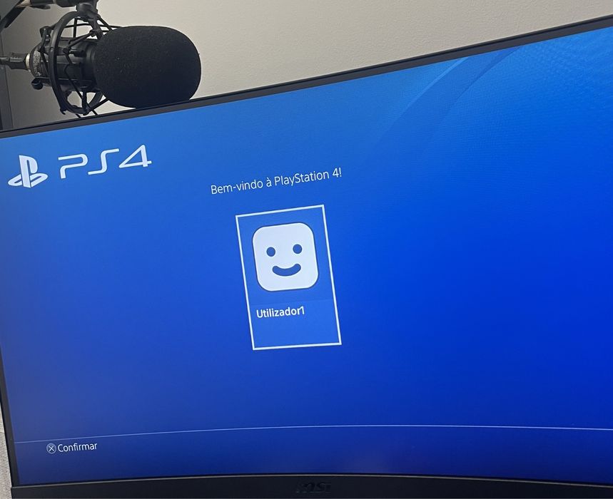 Playstation 4 , 500GB + Comando + Carregador