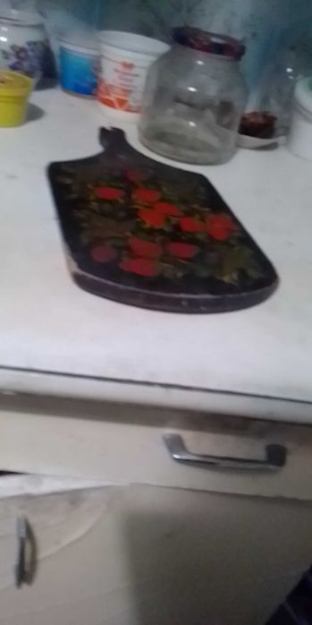 Дерев'яна колоритна кухонна дощечка для нарізки овочей, фруктів, м'яса