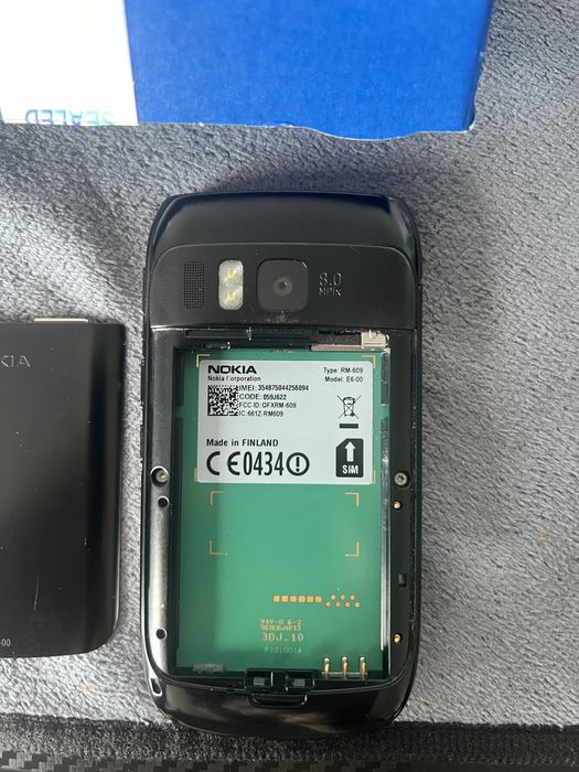 Nokia E6-00 - Black - Odblokowany