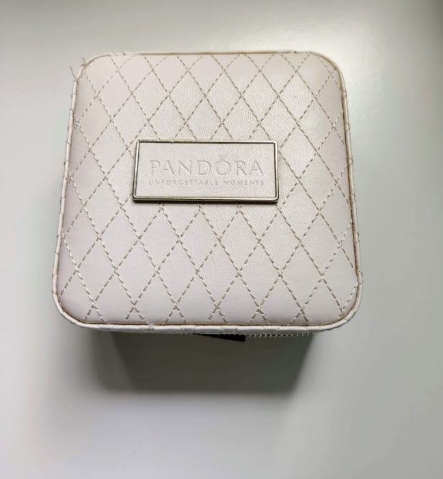 Pandora Signature + 2 peças + guarda jóias