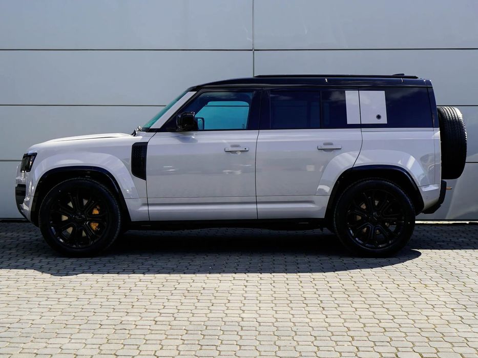 Land Rover Defender 4.4P V8 635 PS AWD Auto 110 OCTA