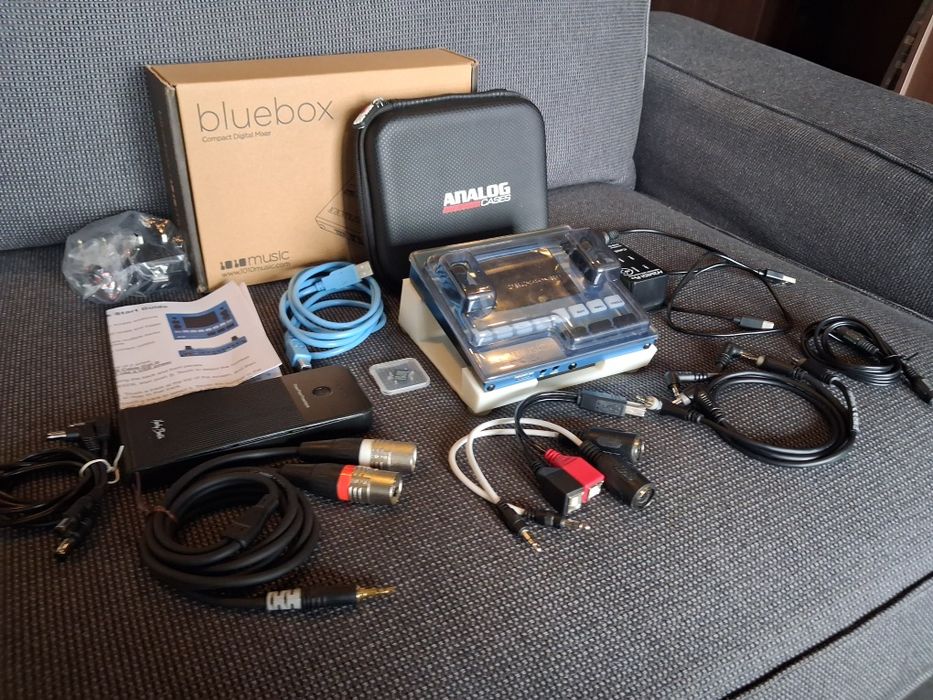 1010Music Bluebox e uma carrada de acessórios