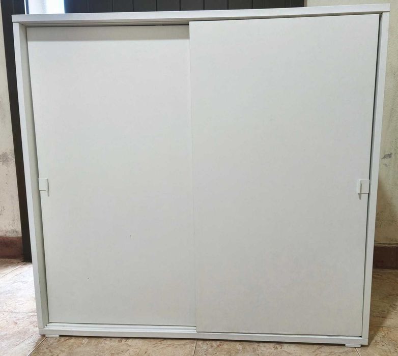 Armário VIHALS c/ Portas Deslizantes – Branco (95x47x90 cm)