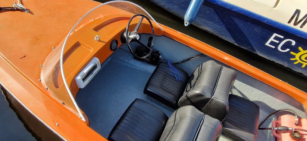 Barco c/ motor Vintage