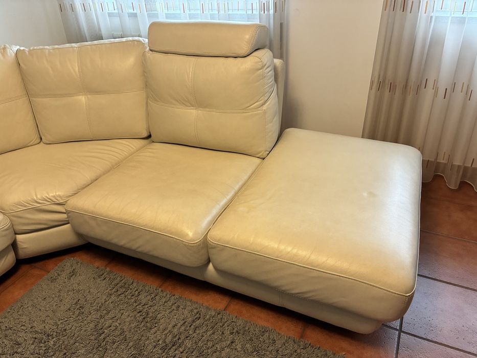 Sofá em pele com Chaise Longue