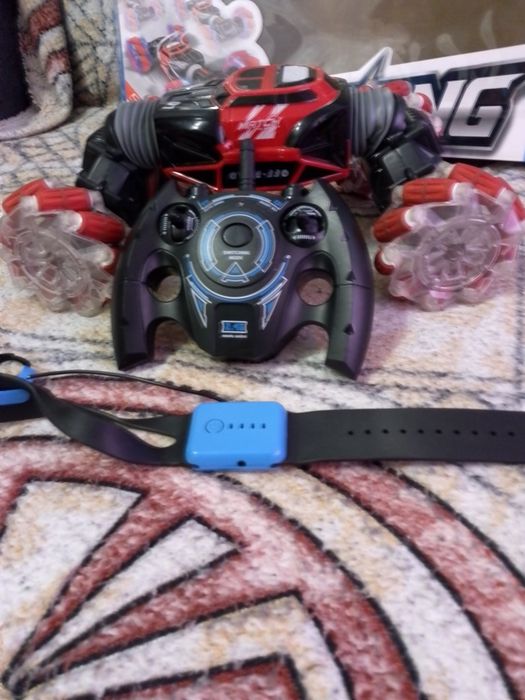 Машинка на пульте управления