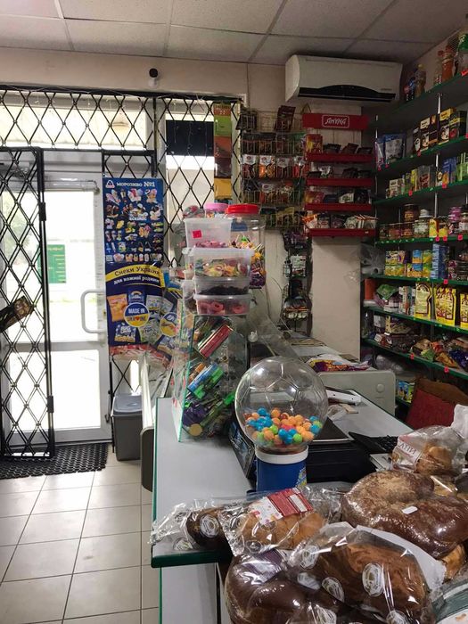 Продається  комерційне приміщення (діючий ) магазин