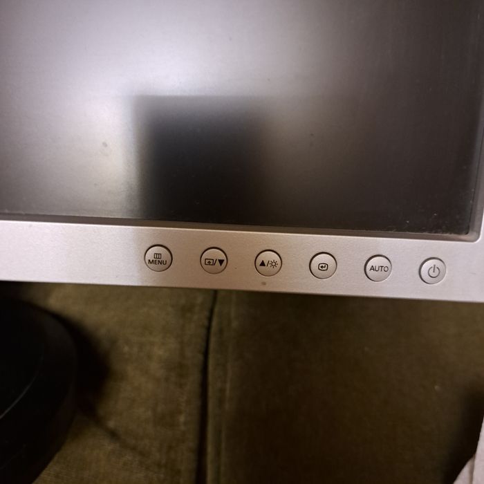 Монітор Samsung SyncMaster 2223NW.