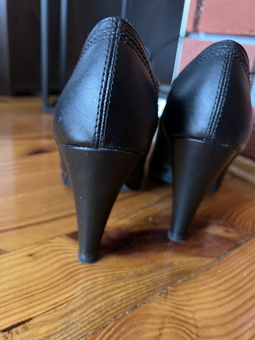 Półbuty na obcasie