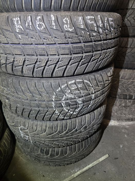 Opony Zimowe  R 16 /215/65 SUV SZT4