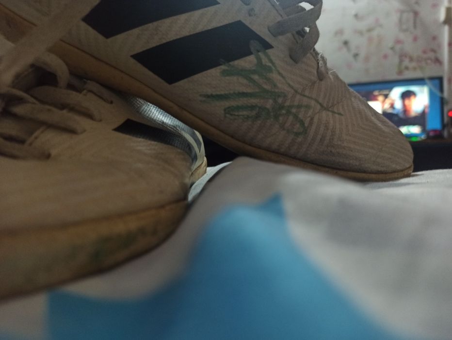 Chuteira autografada pelo João pinto