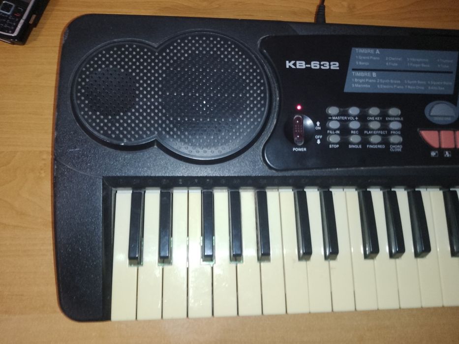 Продам цыфровой синтезатор бравис