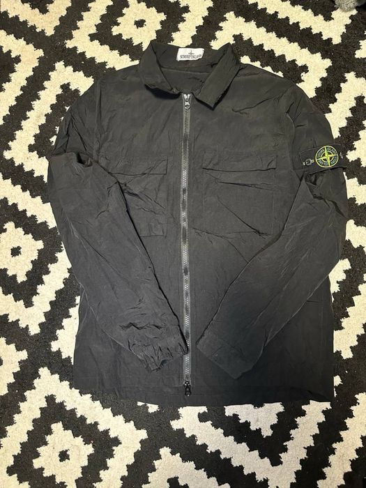 Куртка вітровка Stone Island Shadow Project чорного кольору.