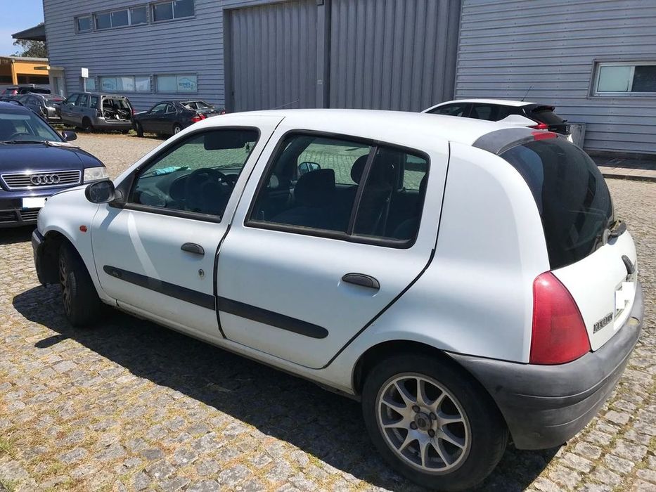 Renault Clio 1.2 5P 1999 - Para Peças