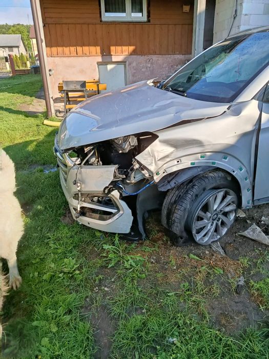 Hyundai Tucson uszkodzony po kolizji