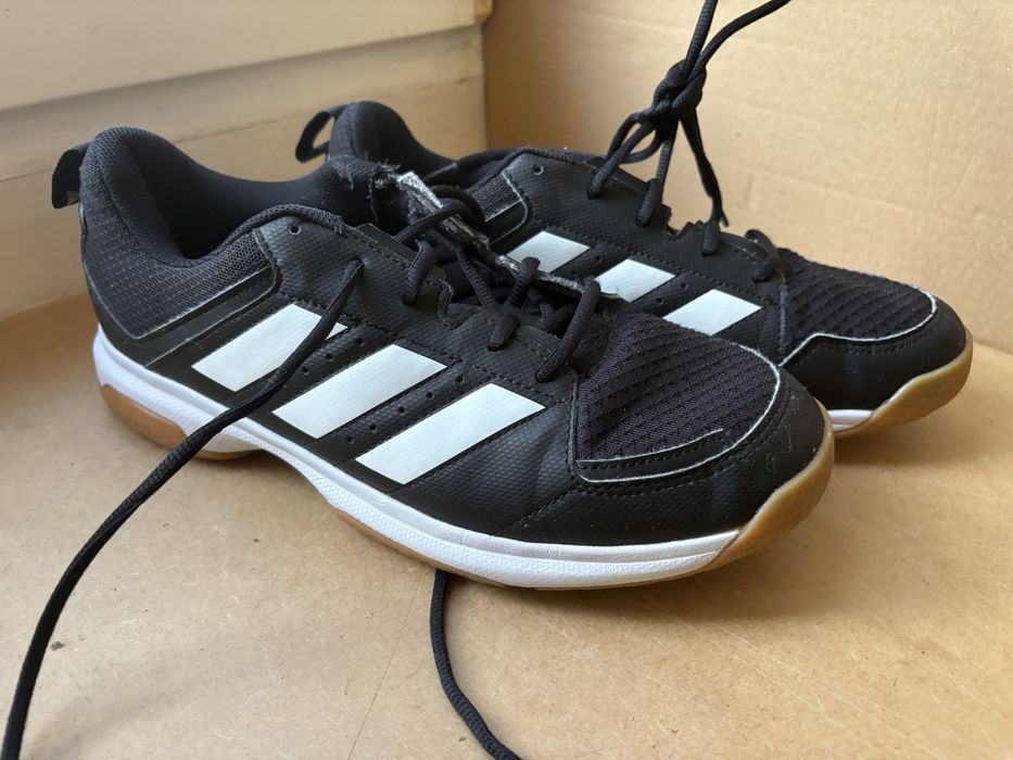 Buty halowe Adidas Ligra 7, rozmiar 42 i 2/3