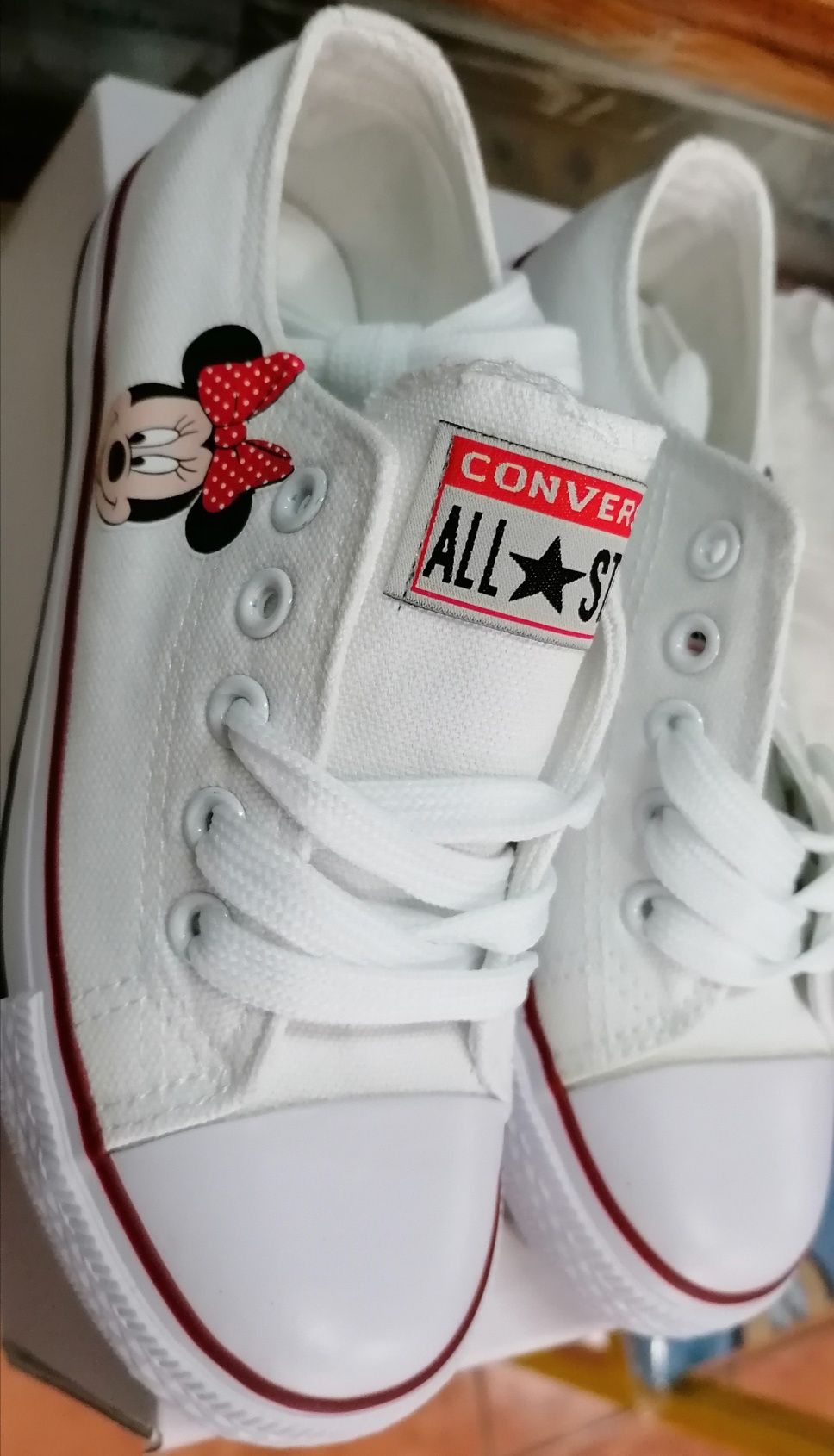 Tenis da sales minnie e mickey