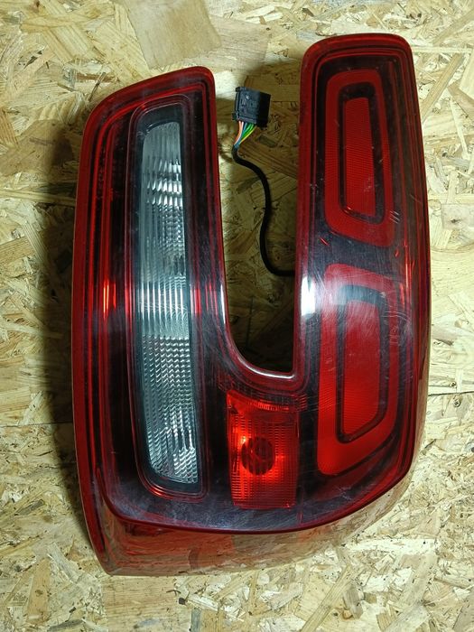 Lampa Tylna Prawa Citroen C4 Picasso II
