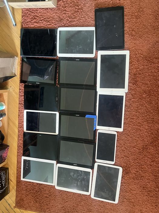 Продам оптом iPhone, планшети та iPad на запчастини.