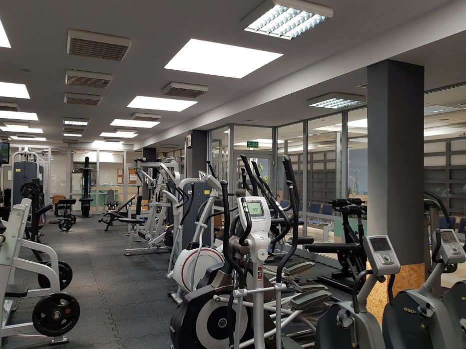 sprzedam wyposażenie siłowni