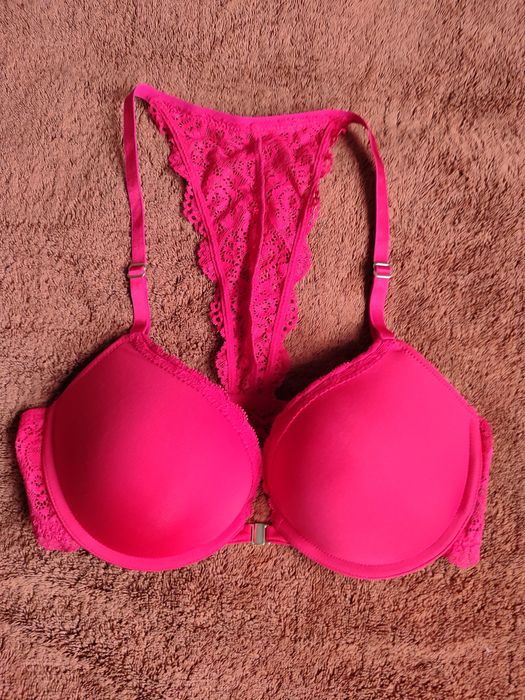 Топи, ліфи,  бюстгалтери.