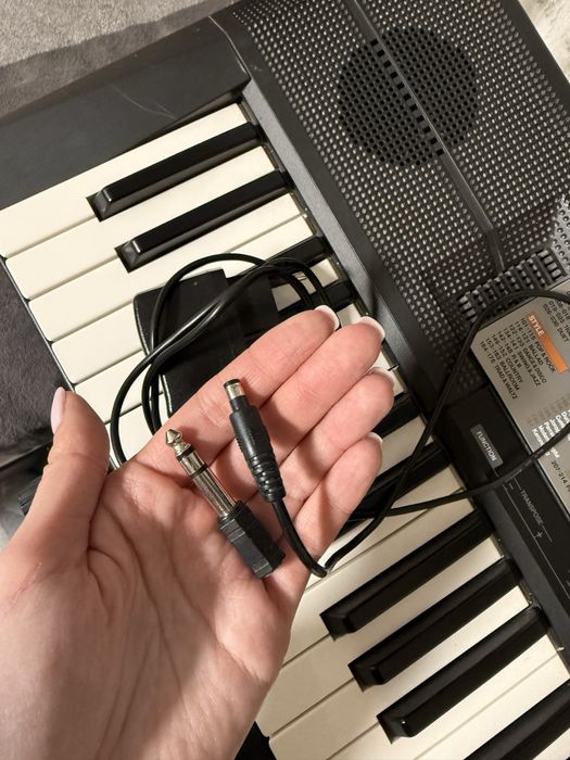 Продам синтезатор Yamaha PSR-F50