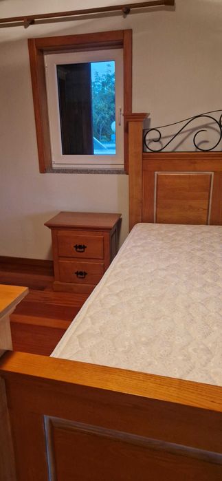 Mobília de quarto em madeira