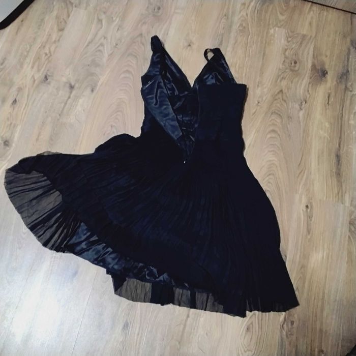 Designerska sukienka Ellie Tahari czarna M