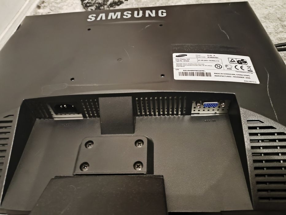 Monitor Samsung 913v z 2005 roku