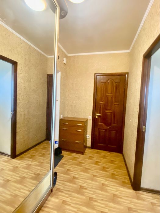 Без комісіі. Продам 1к, Милославська 4