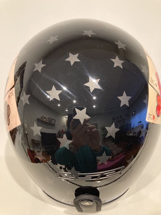 Capacete espetacular NOVO.