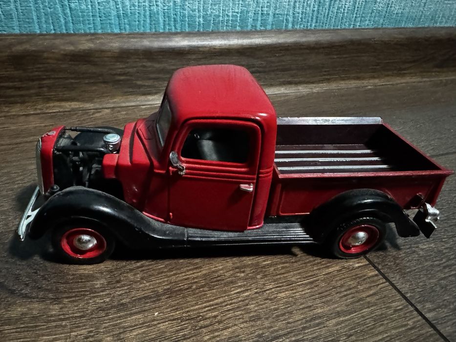 Машинка моделька 18 см