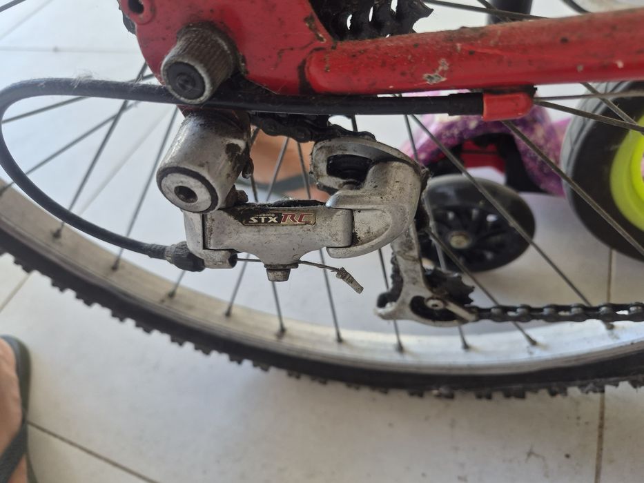 Bicicleta  bh coronas de 2000.
Sem uso a alguns anos frequente,