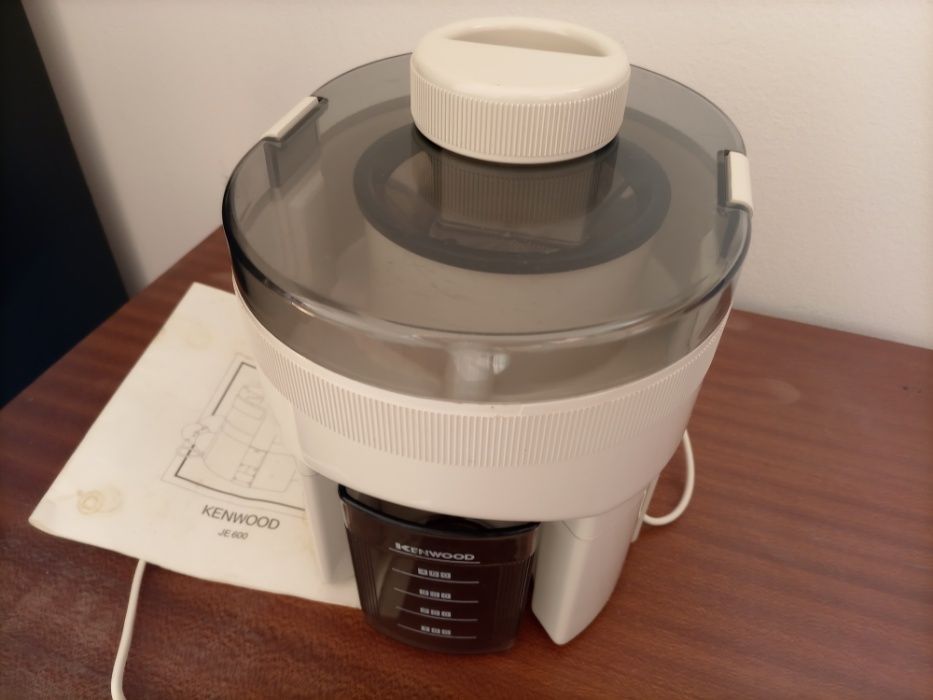 Maquina de Sumos / Centrifugadora / Liquidificadora Kenwood JE 600