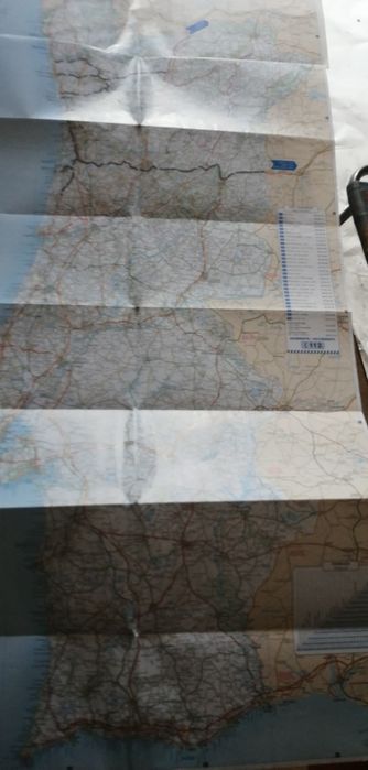 Livro guia de viagens com mapas de 2001