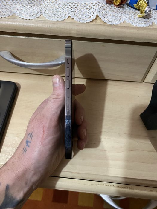 Продам  телефон apple