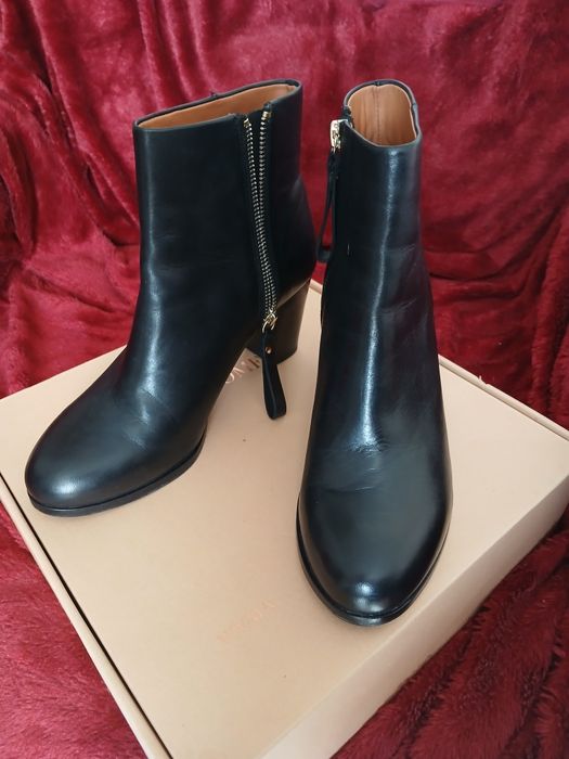 Ботінки  бренду VIVAIA