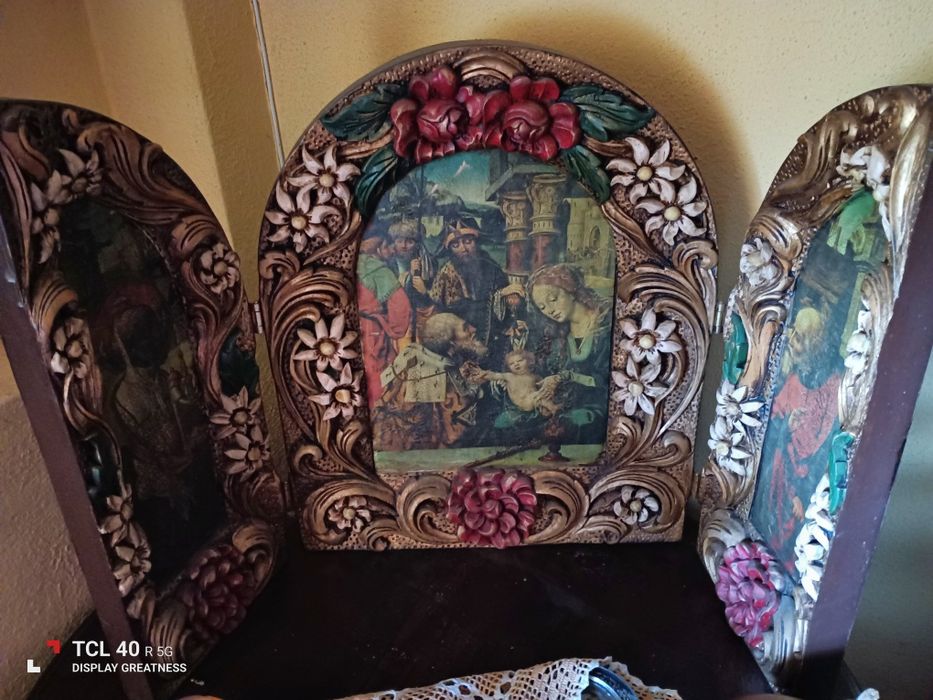 Tríptico antigo pintado à mão