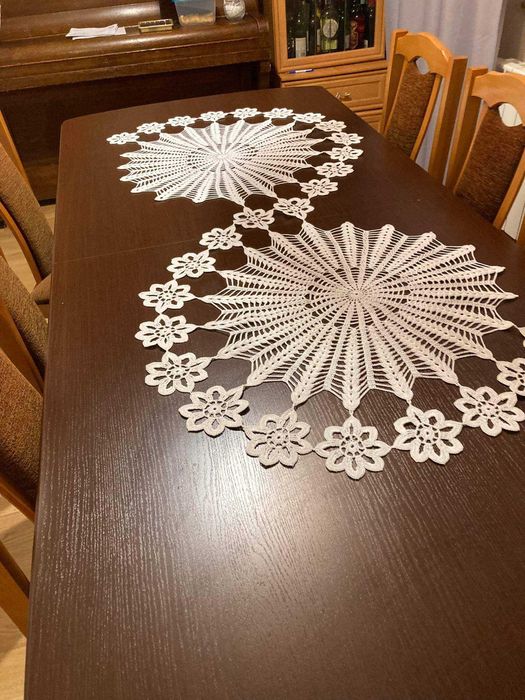 piękny bieżnik szydełkowy