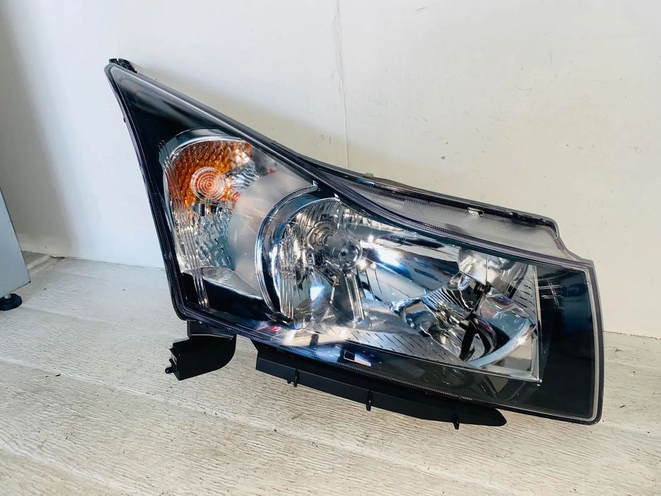 Farol Direito Chevrolet Cruze - 2009 / 2023