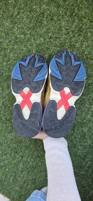 Tenis adidas dourados
