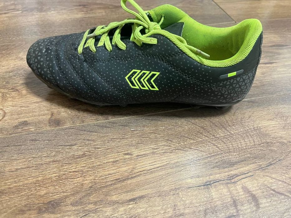 Sprzedam buty piłkarskie