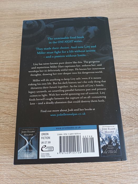 Livro One Night: Unveiled