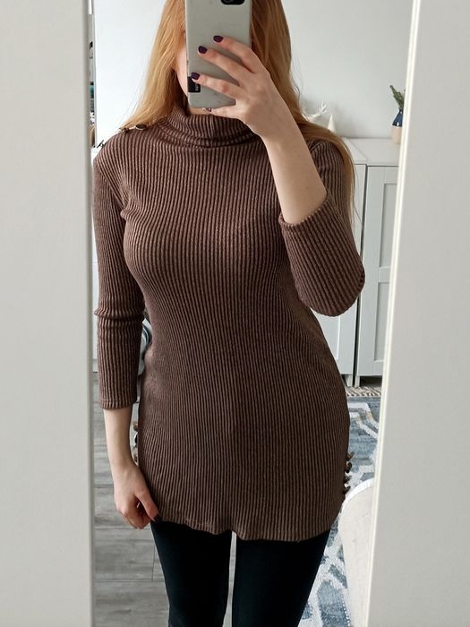 Golf beżowy prążkowany 100% wiskoza obcisły dopasowany złota nitka